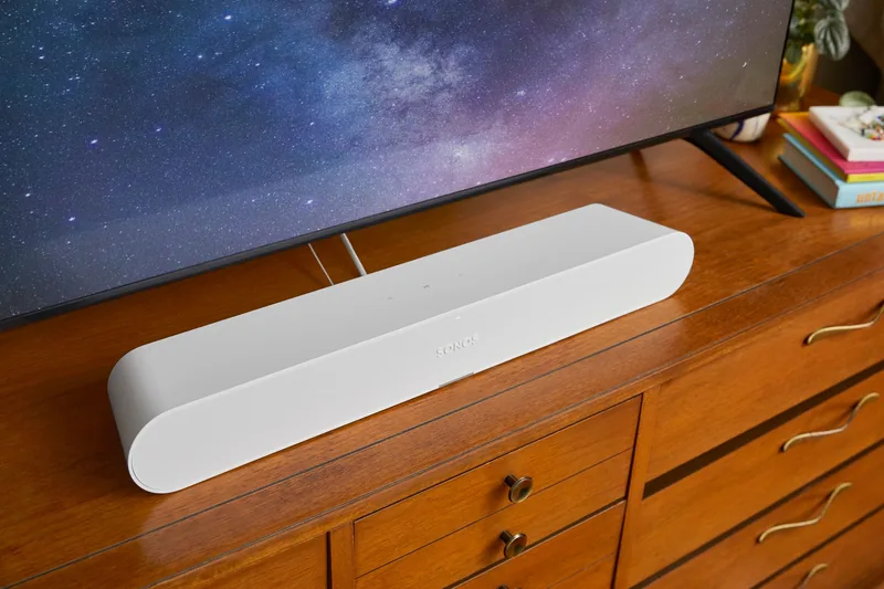 Barra de som Sonos Ray sob a TV