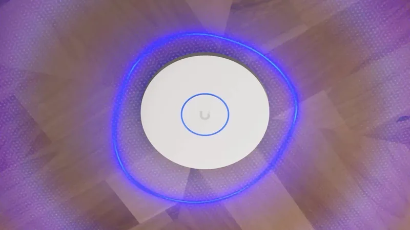 Ponto de acesso UniFi no teto